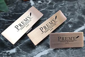 メタル名札ピンクゴールド色合い