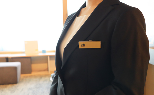 メタル名札ソリッド装着