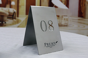 メタルテーブル札レーザー抜き