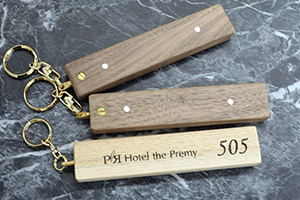 木製ダブルキーホルダーマグネット脱着