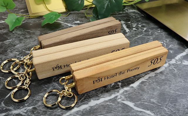 木製ダブルキーホルダー