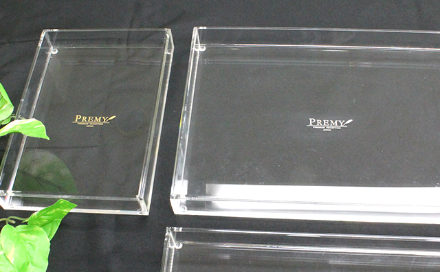 アクリルトレーロゴ入れ